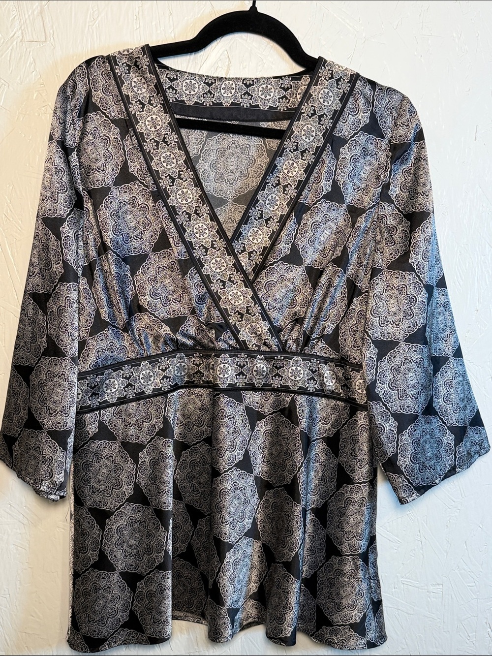 Black and White Medallion V-Neck Peplum Tunic